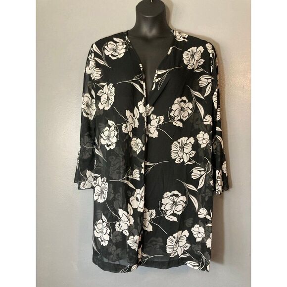 Secret treasures black and white floral robe - Picture 1 of 8